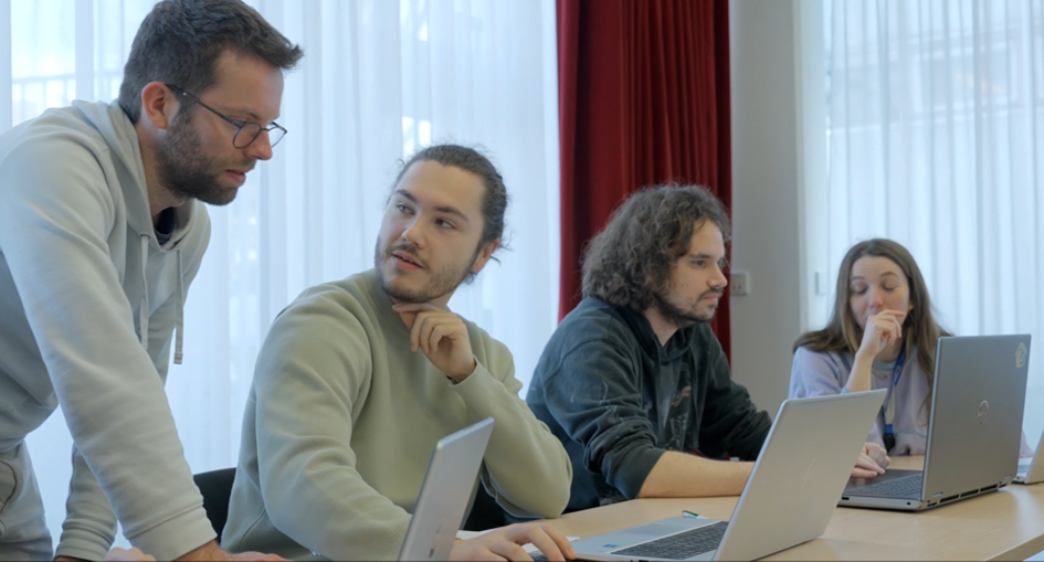 Doctorants du LRCS en session de travail