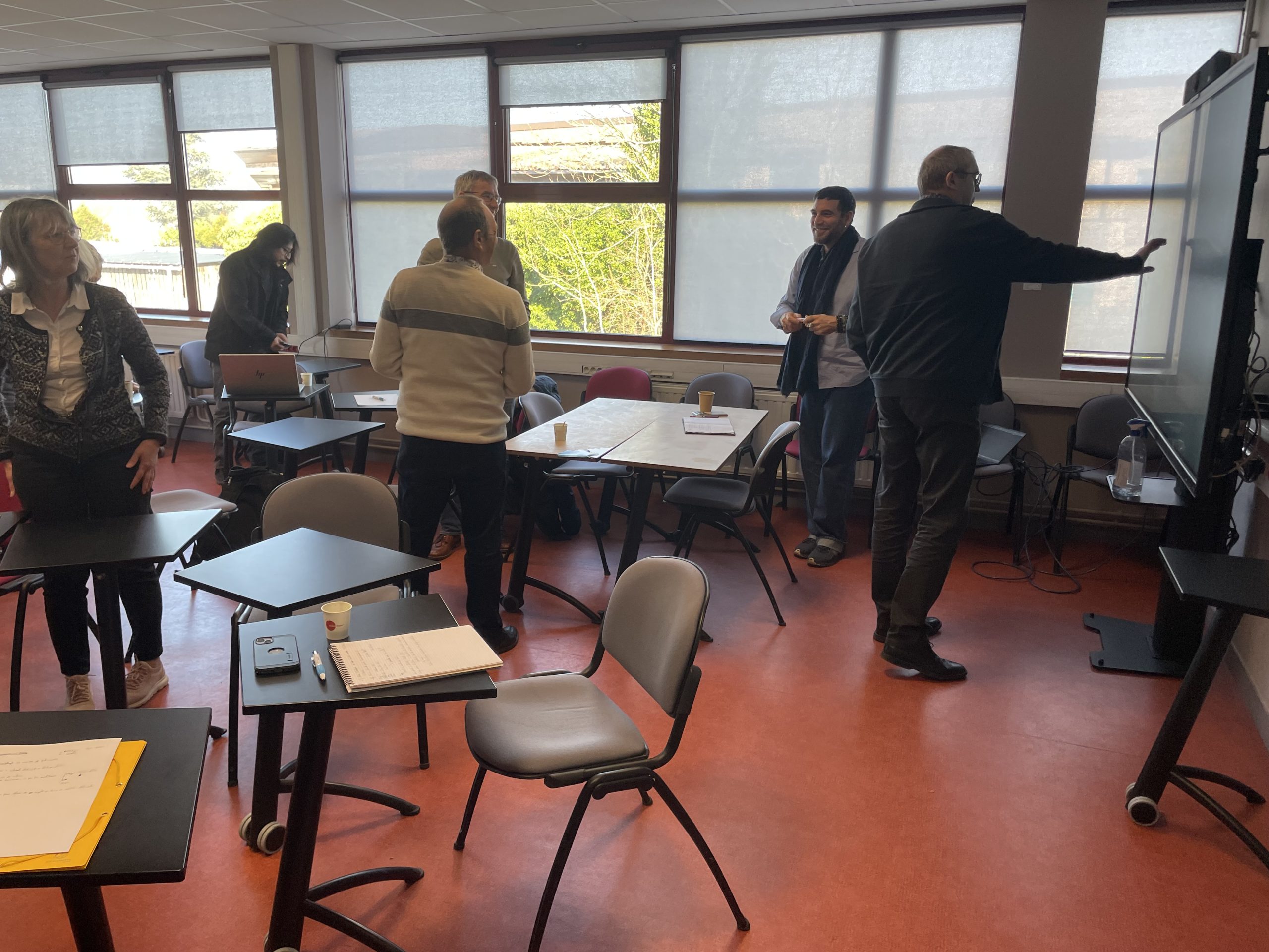 Chercheurs collaborant lors d'un atelier thématique