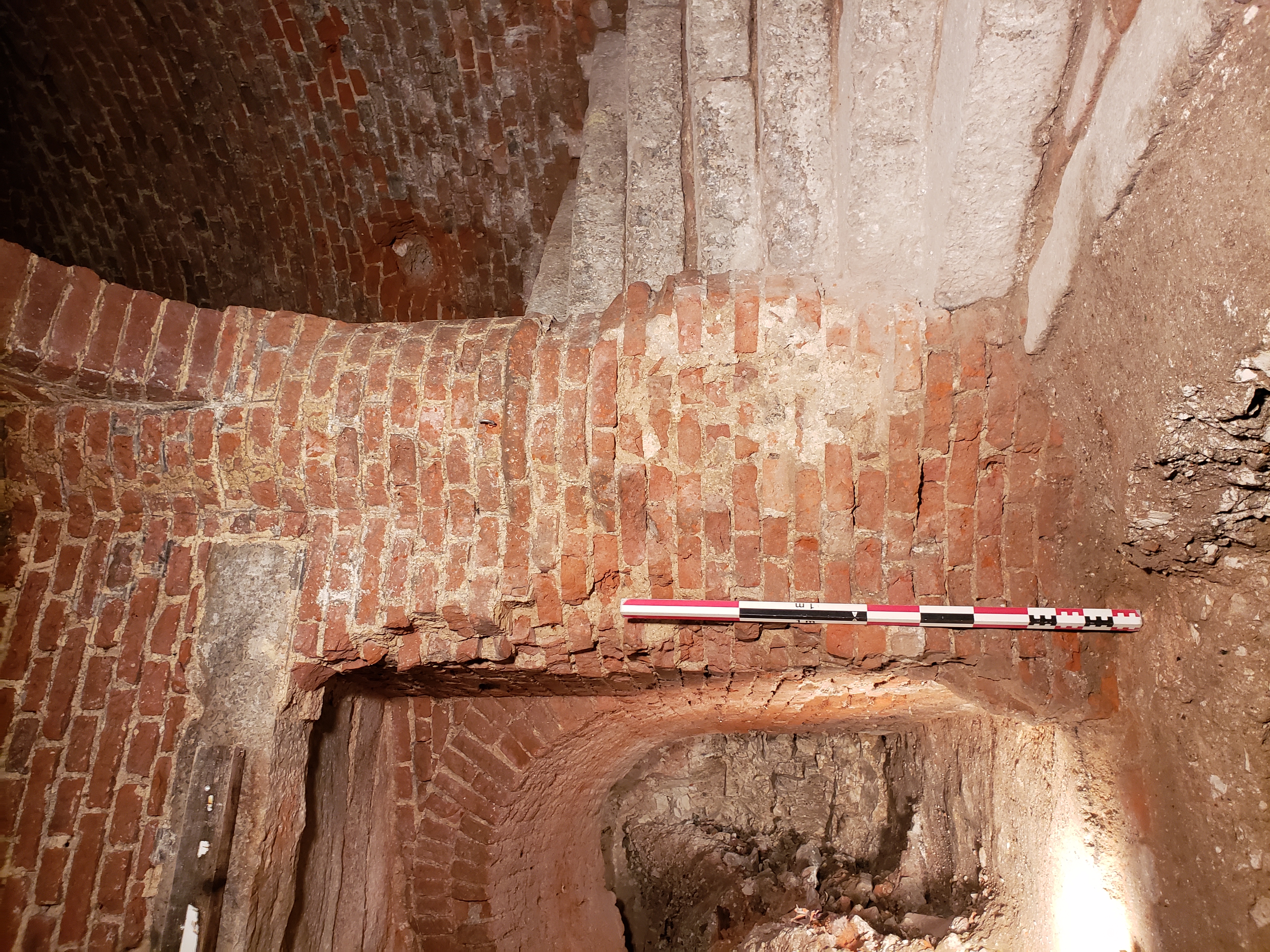 Départ de l’escalier hélicoïdal situé à l’intérieur du bastion de Roeulx