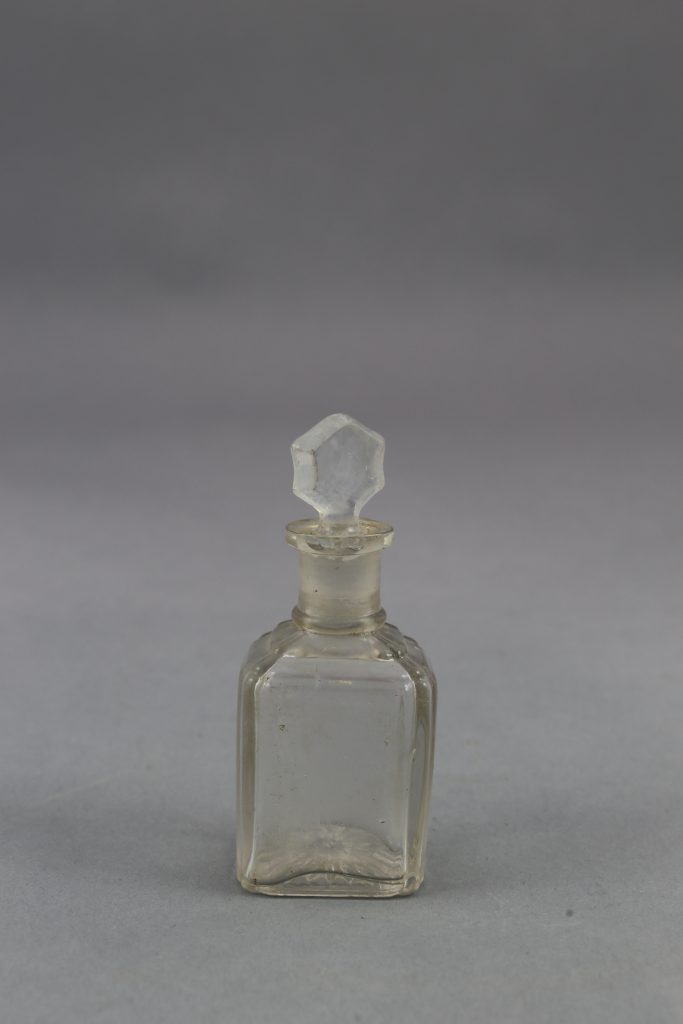 Flacon de parfum mobilier trouvé fouille de Soissons Parc Gouraud 2014