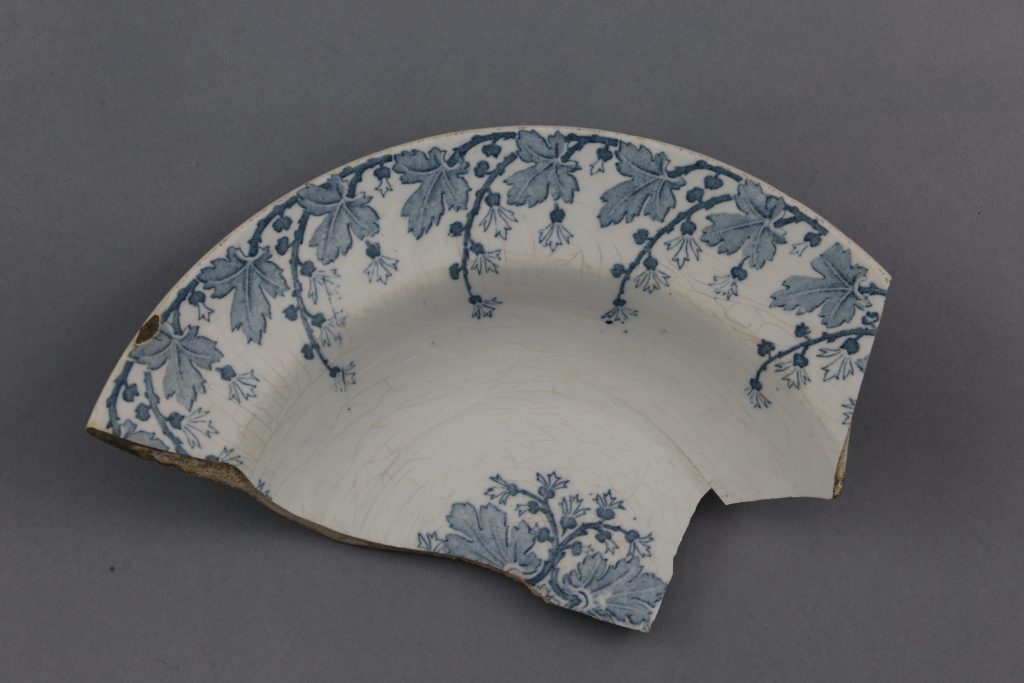 Fragment d'assiette mobilier trouvé fouille de Soissons Parc Gouraud 2014