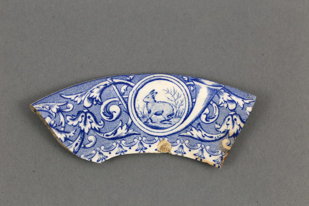Fragment d’assiette mobilier trouvé fouille de Soissons Parc Gouraud 2014