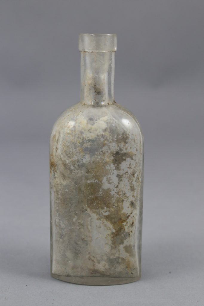 Flacon mobilier trouvé fouille de Soissons Parc Gouraud 2014