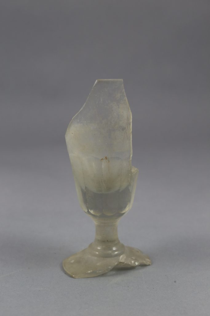 Verre à pied mobilier trouvé fouille de Soissons Parc Gouraud 2014