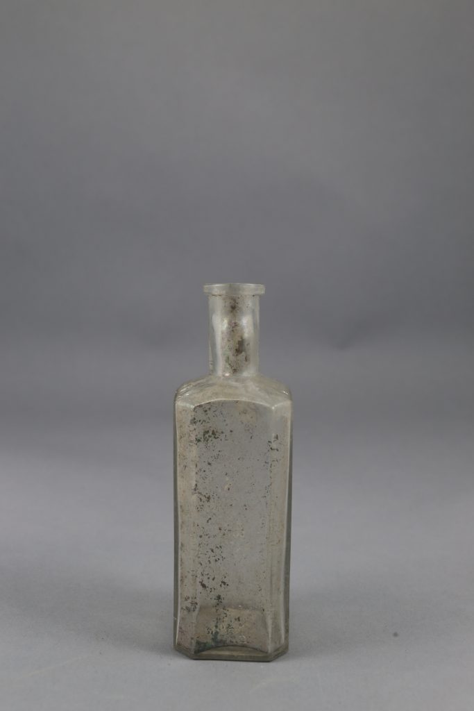 Flacon de parfum mobilier trouvé fouille de Soissons Parc Gouraud 2014