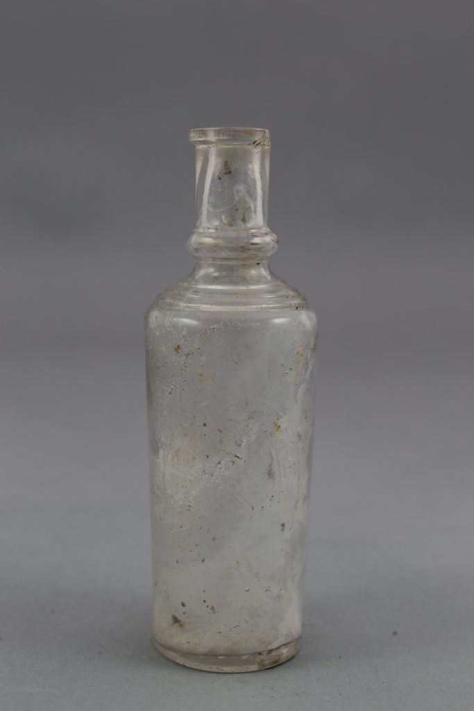 Flacon cylindrique avec inscription « Vibert frères - Paris »
