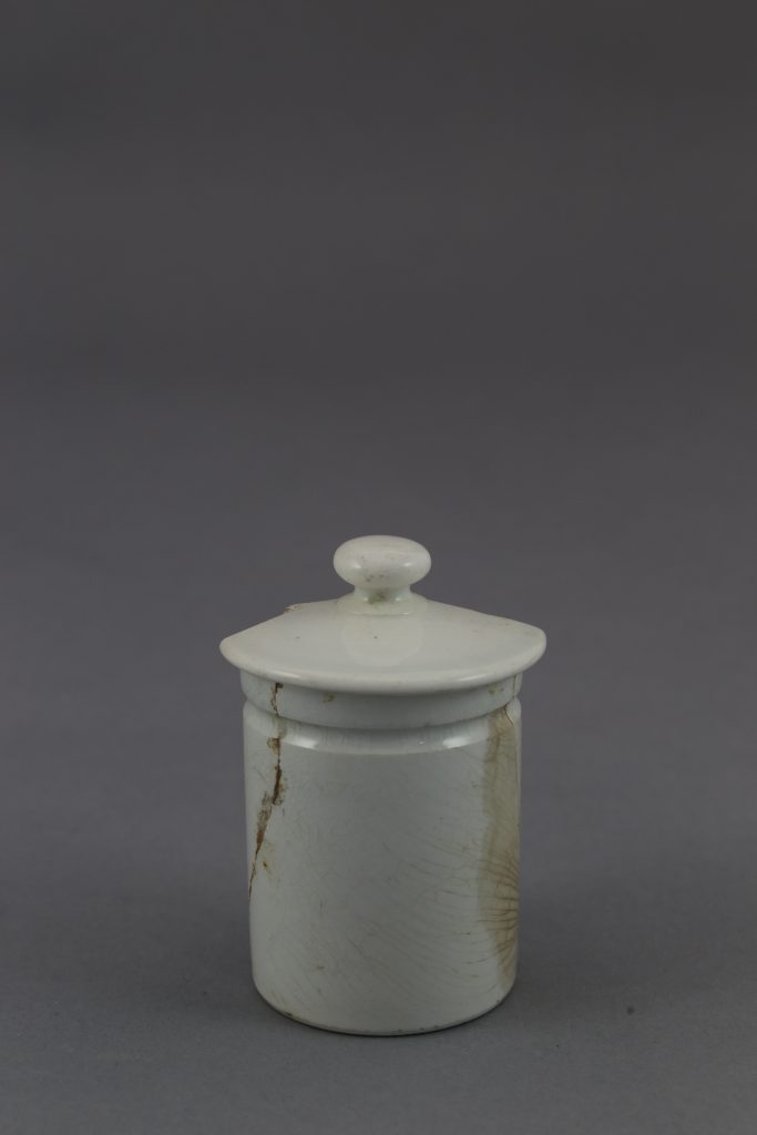 Pot cosmétique et son couvercle mobilier trouvé fouille de Soissons Parc Gouraud 2014