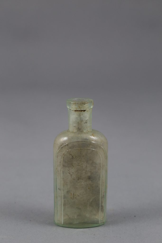 Flacon de cosmétique Mobilier trouvé fouille de Soissons Parc Gouraud 2014