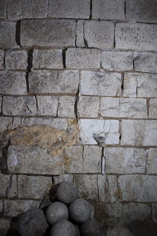 Graffiti relevé à la citadelle de Doullens (Somme) dans la contremine du bastion d'Amiens