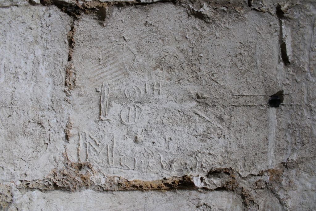 Graffiti relevé à la citadelle de Doullens (Somme) dans la contremine du bastion d'Amiens