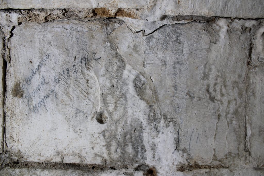 Graffiti relevé à la citadelle de Doullens (Somme) dans la contremine du bastion d'Amiens