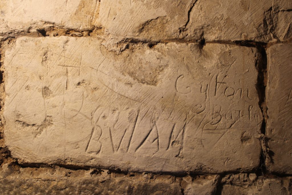 Graffiti relevé à la citadelle de Doullens (Somme) dans la contremine du bastion d'Amiens