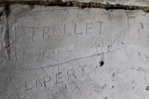 Graffiti « TROLLET 1954 » – n°254