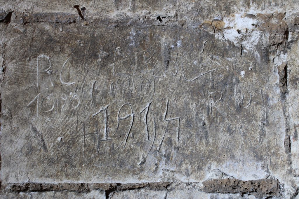 Graffiti relevé à la citadelle de Doullens (Somme) dans la contremine du bastion d'Amiens