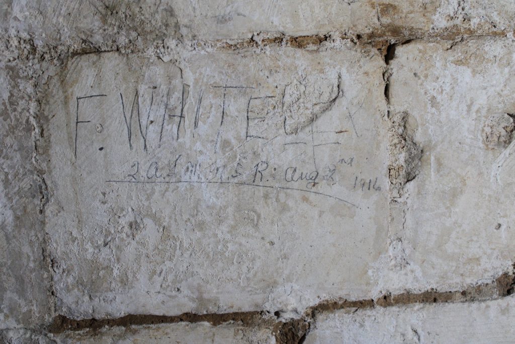Graffiti relevé à la citadelle de Doullens (Somme) dans la contremine du bastion d'Amiens