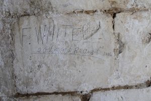 Graffiti « WHITELEY 1916 » – n°383