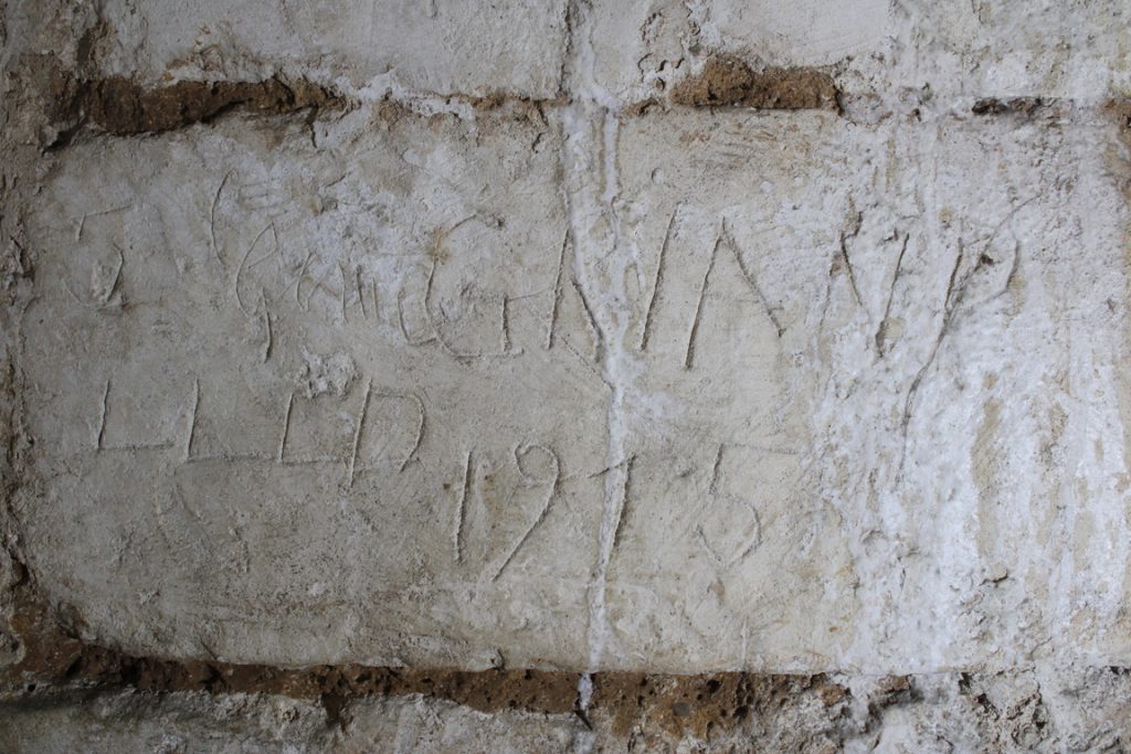 Graffiti relevé à la citadelle de Doullens (Somme) dans la contremine du bastion d'Amiens